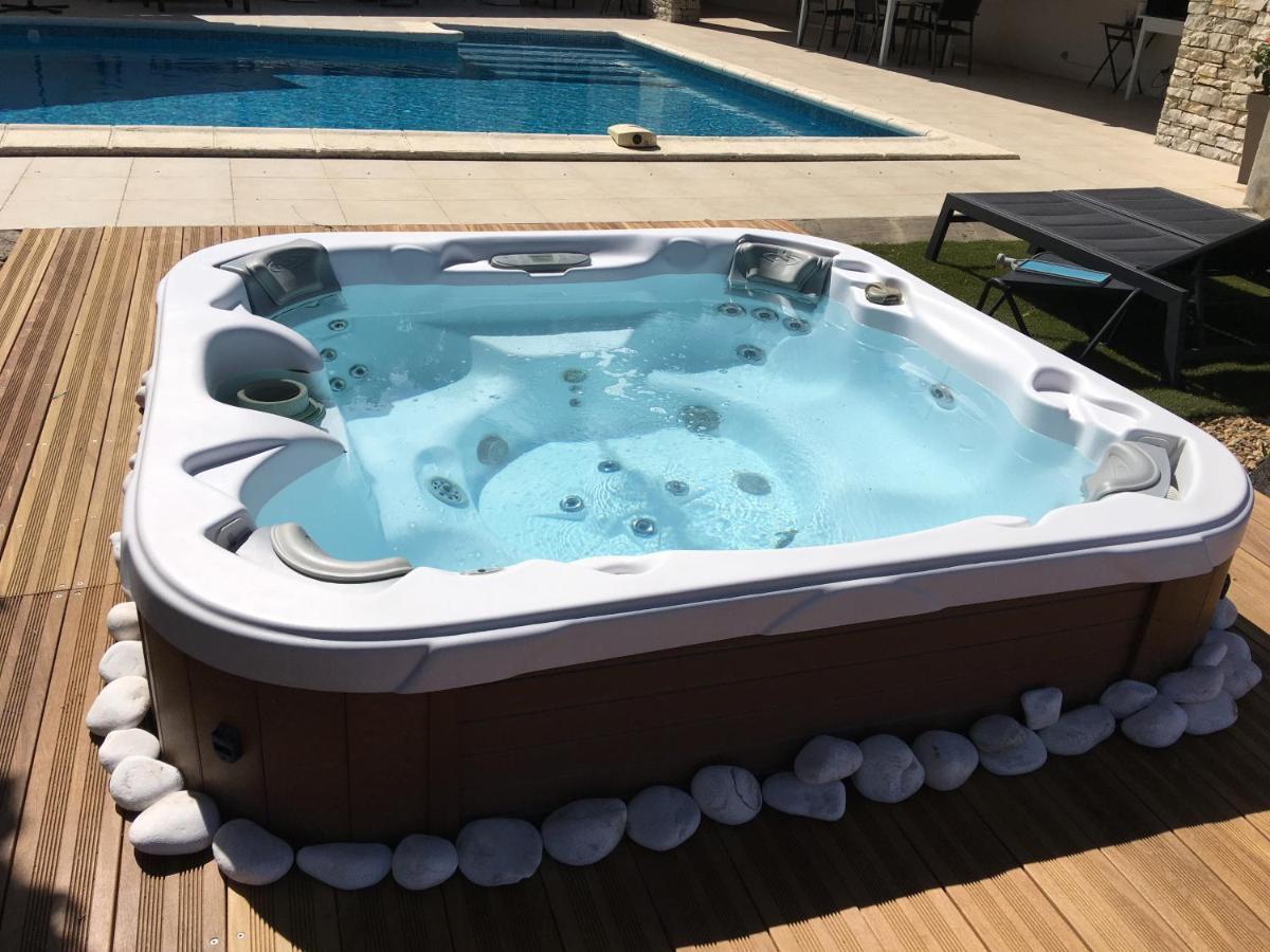 La Villa Mediterranee Wellness Spa Piscine Saint-Drezery Exteriör bild